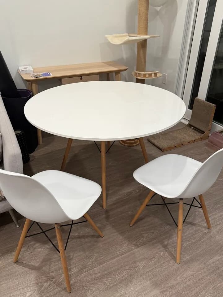 한타픽업only White 원형식탁 + 의자2개 Set 판매 (원가 $1296)
					가구
					Los Angeles