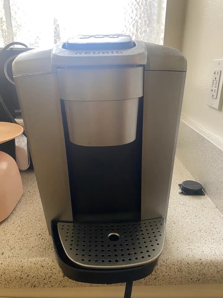 웅진코웨이 정수기(구형 모델) 와 커피머신
					전자/가전
					플러튼