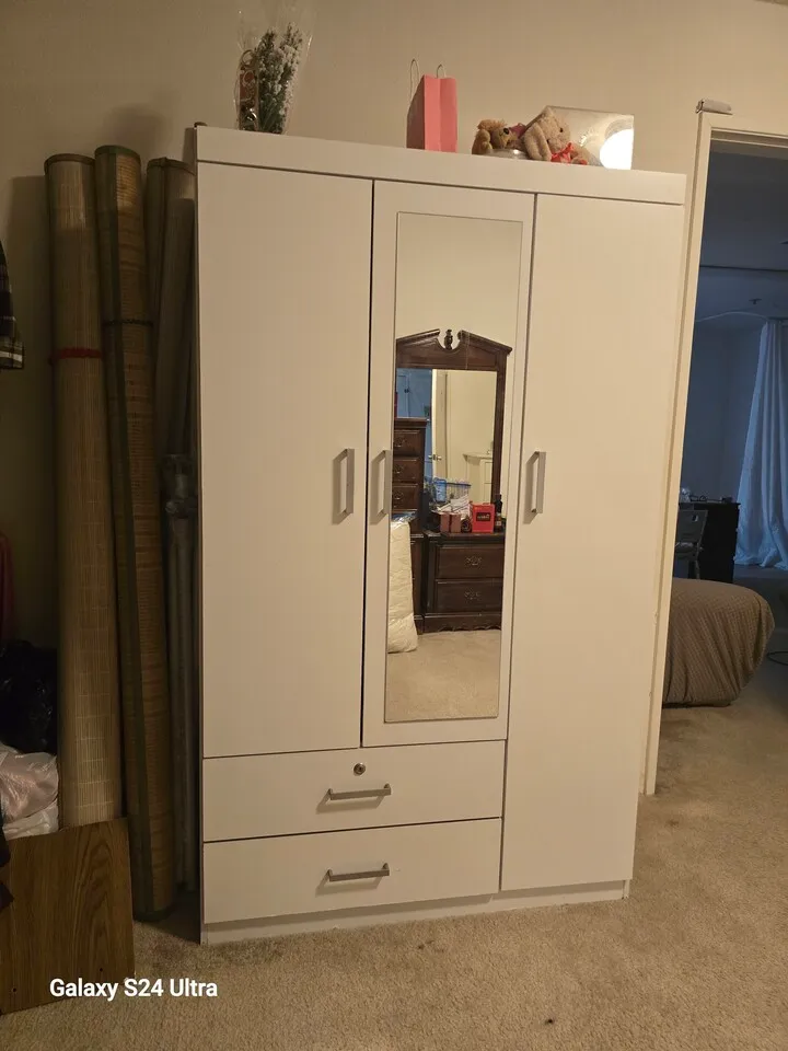 옷장
					가구
					Los Angeles