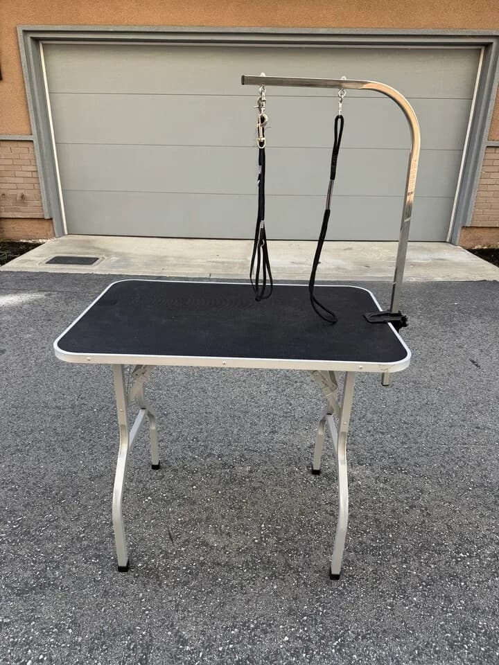 VEVOR 접이식 펫 미용 테이블 (높이 조절 암 포함) – 36인치
					무빙세일
					El Monte