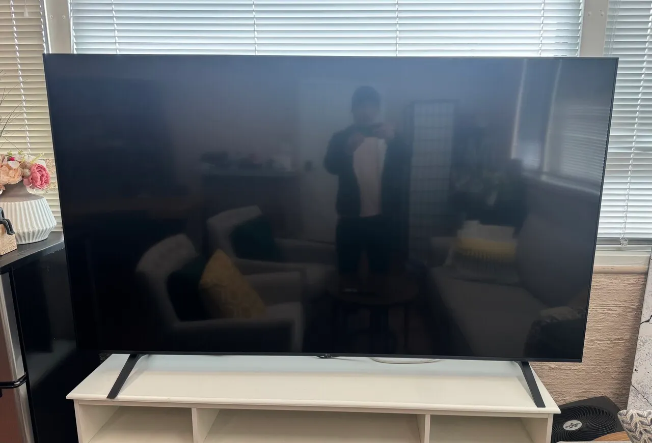 LG 75 TV Monitor
					전자/가전
					Los Angeles