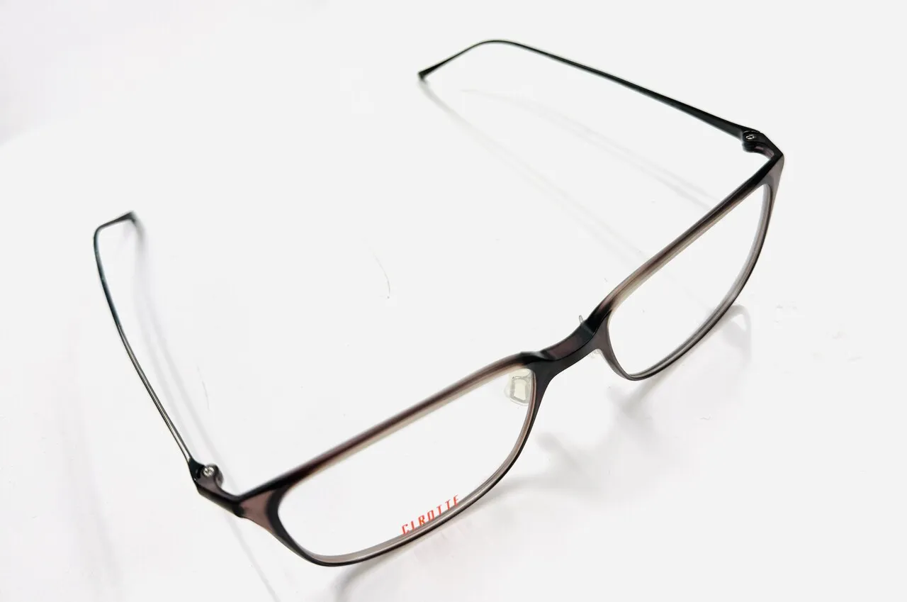 안경마을에서 안경을 저렴한 가격판매
					의류/패션
					Los Angeles