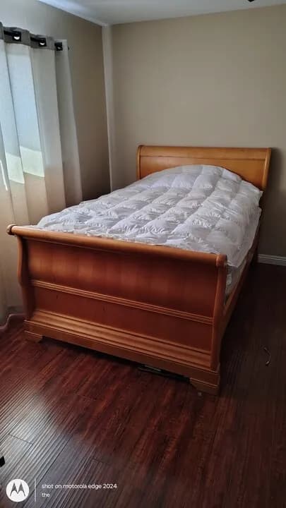 풀 싸이즈 침대
					무빙세일
					La Habra