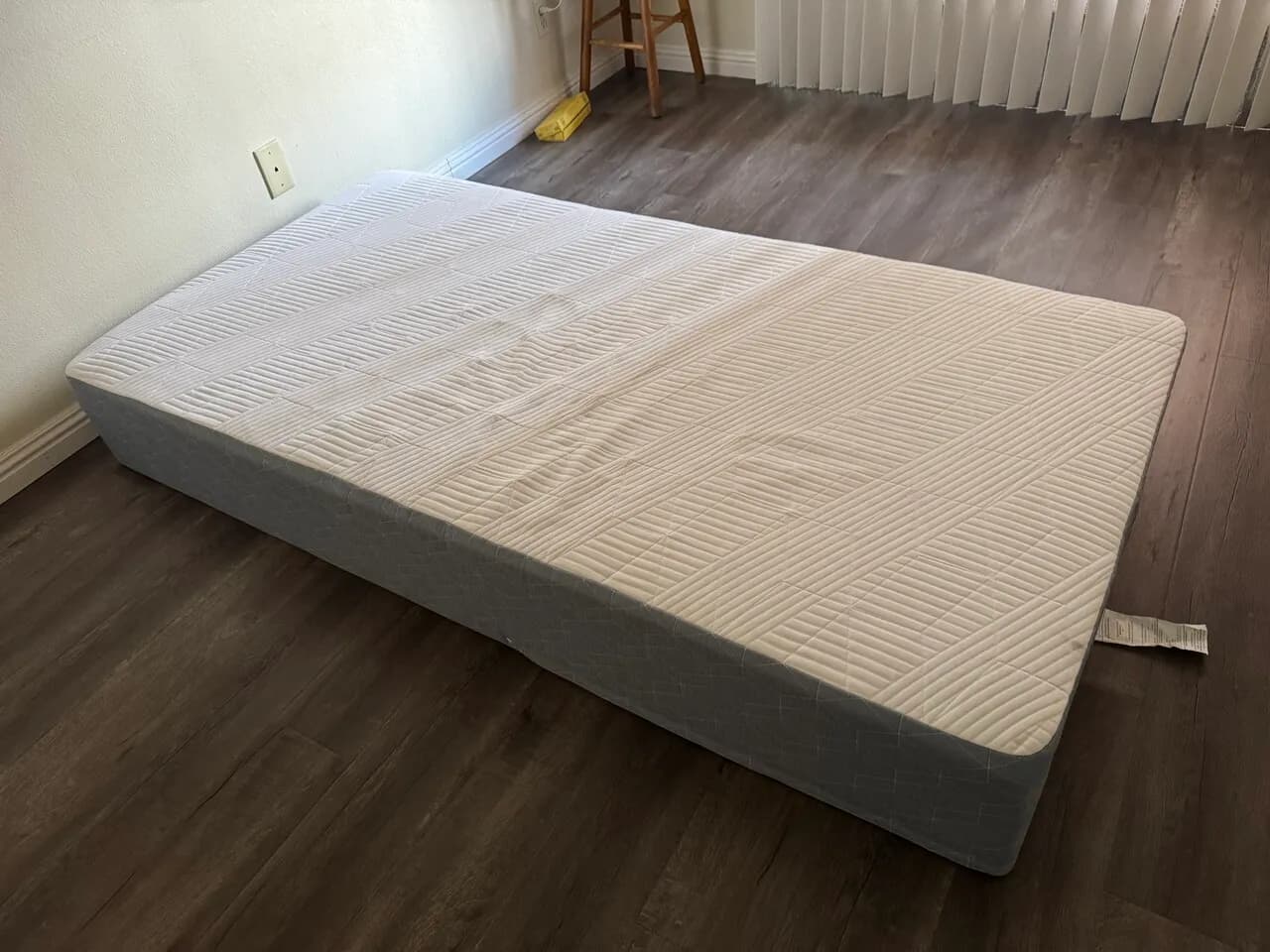 메모리폼 10인치 트윈사이즈 매트리스
					기타
					Los Angeles