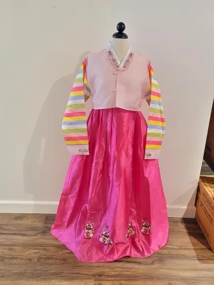 여자 한복 셋트 새거 (77싸이즈)
					무빙세일
					Oc 부에나팍