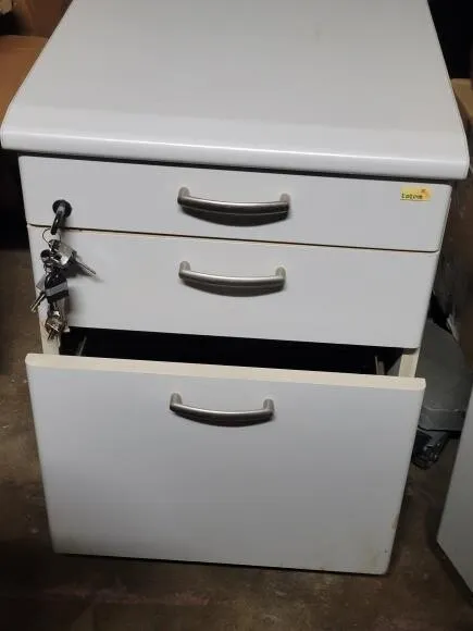 (무빙 정리) 이동식 사무용 3단 서랍장(열쇠 있음)
					무빙세일
					Oc 부에나팍