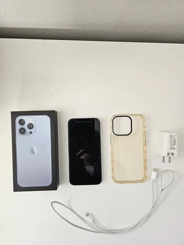 거의 새것같은 아이폰 필요하신분...
					전자/가전
					Los Angeles