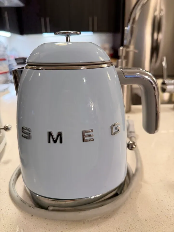 SMEG kettle 스메그 전기 주전자
					무빙세일
					La Westwood