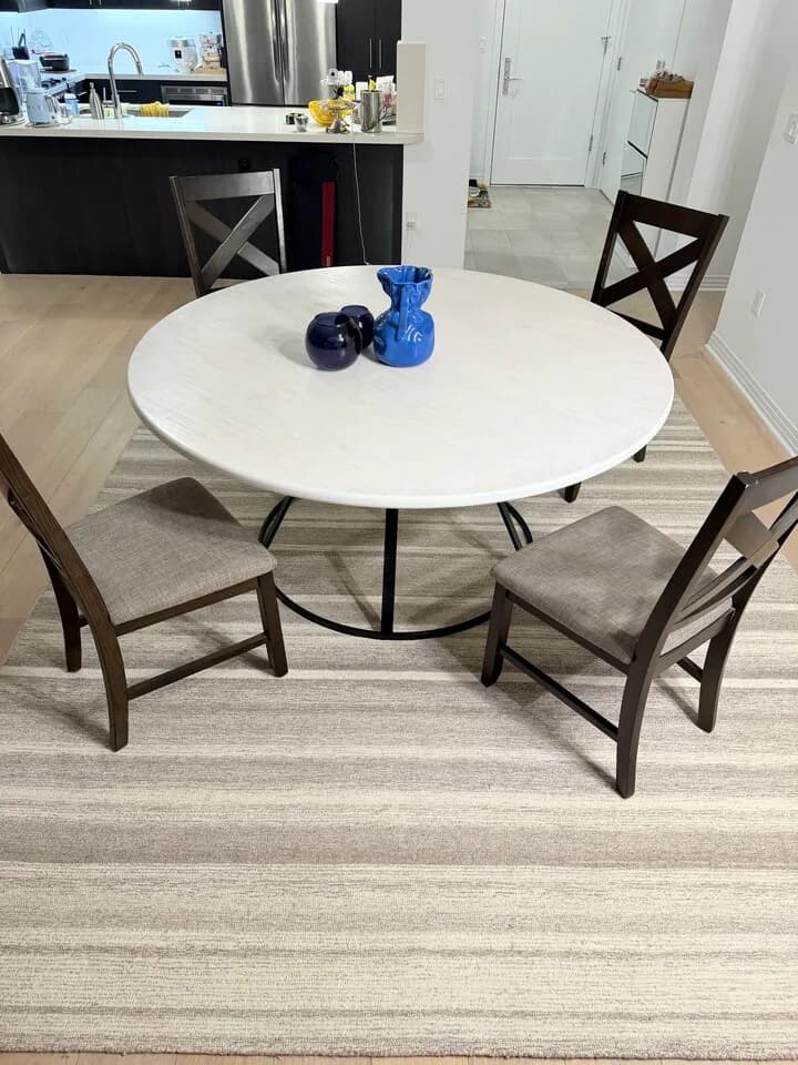 2월 무빙세일 다이닝 테이블. 식탁 세트. 카페트
					무빙세일
					La Westwood 인근