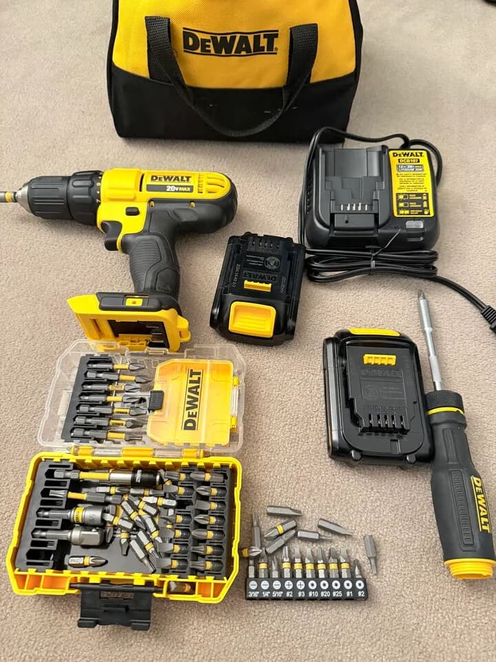 2월 무빙세일. DEWART 공구박스. 노래방 마이크. 각종 쿠션
					무빙세일
					Los Angeles Westwood 인근