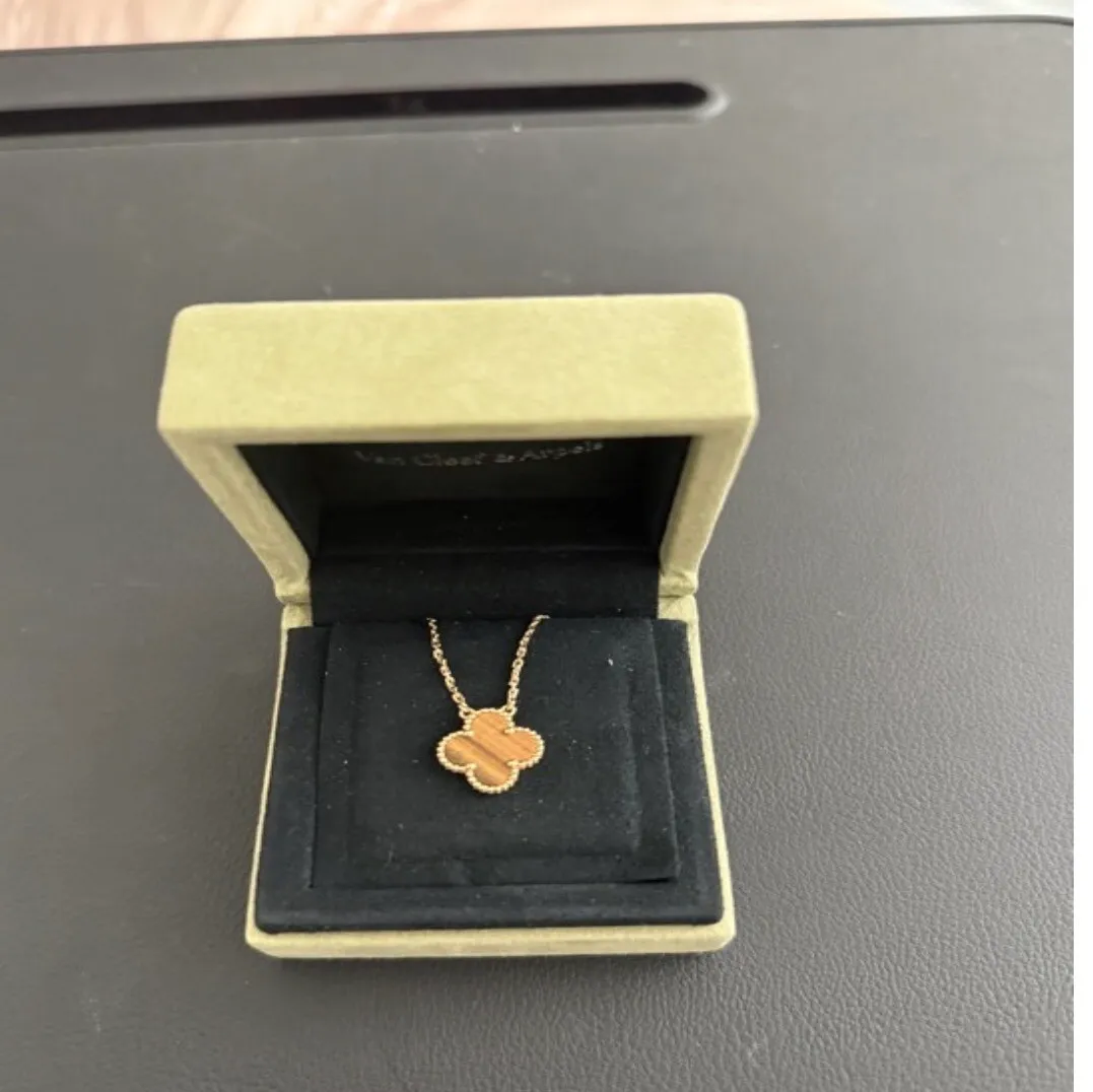 Van cleef&Apel 반클리프
					기타
					Los Angelrs