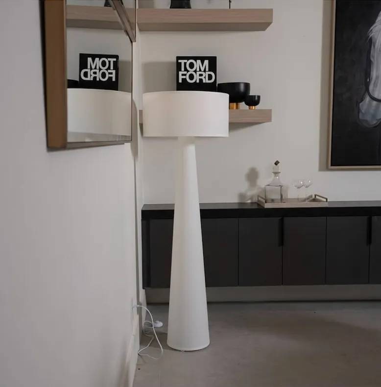 너무 예쁜 스탠드 조명
					가구
					LA