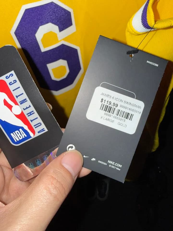 나이키 비비고 레이커스 르브론제임스 저지 팔아요
					의류/패션
					한타