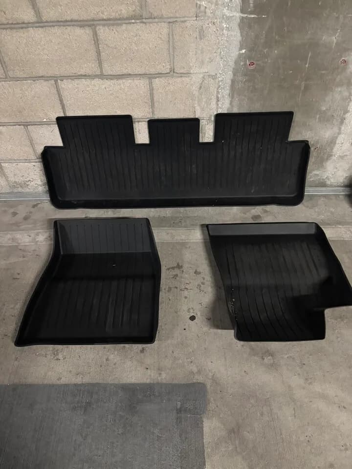 Tesla Model 3
					기타
					Los Angeles