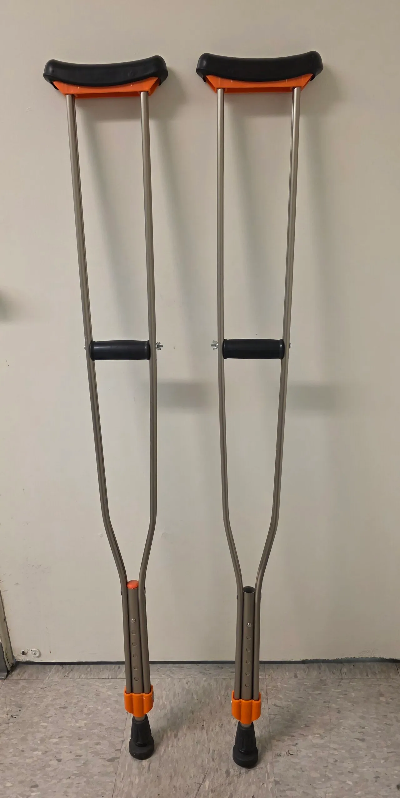 알루미늄 목발 클러치
					무빙세일
					Gardena