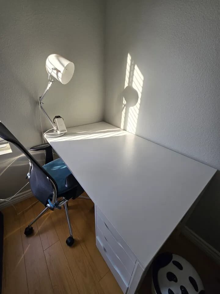 책상,의자
					가구
					La Mirada