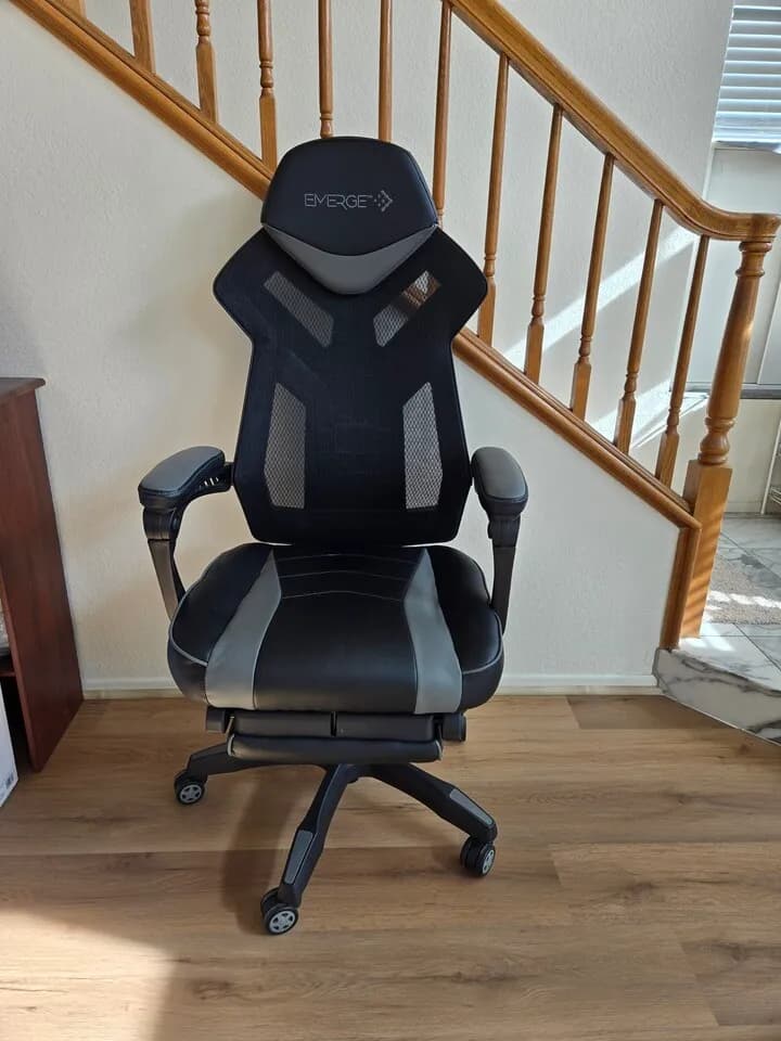 EMERGE Recliner chair new $100 LUXURY chair $50 LAZBOY Chair $150 Rolling chair $30
					가구
					Buena Park