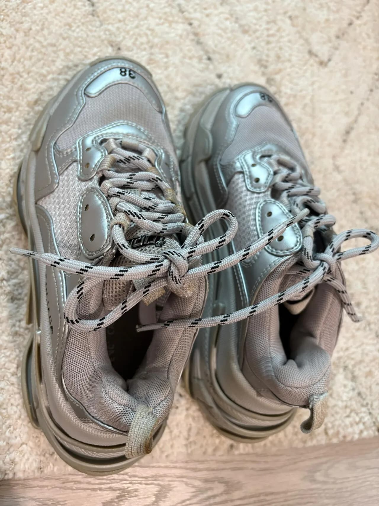 발렌시아가 운동화
					의류/패션
					Los Angeles