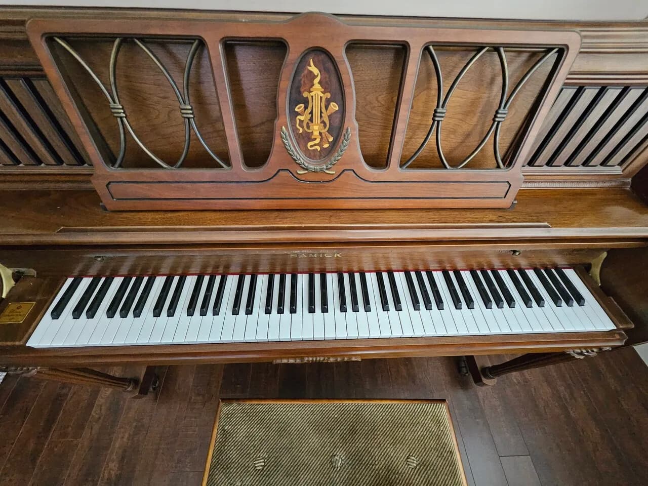 상태 좋은 삼익콘솔피아노 (Imperial German Scale) 판매. 소리 정말좋아
					가구
					La Mirada