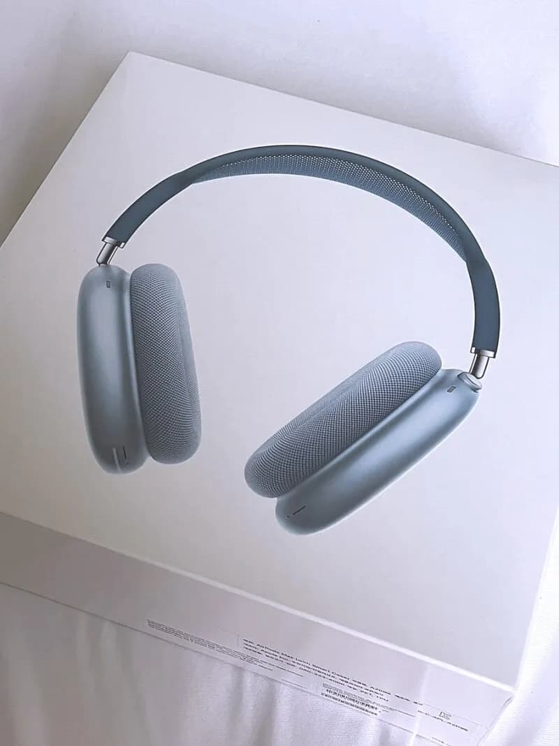 AirPod Max Pro $300
					전자/가전
					Los Angeles