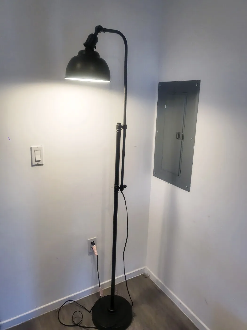 floor lamp 램프
					무빙세일
					한인타운