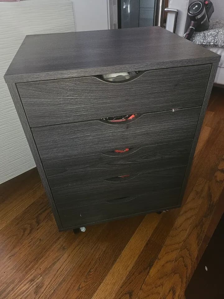 바퀴달린 서랍장
					가구
					Los Angeles