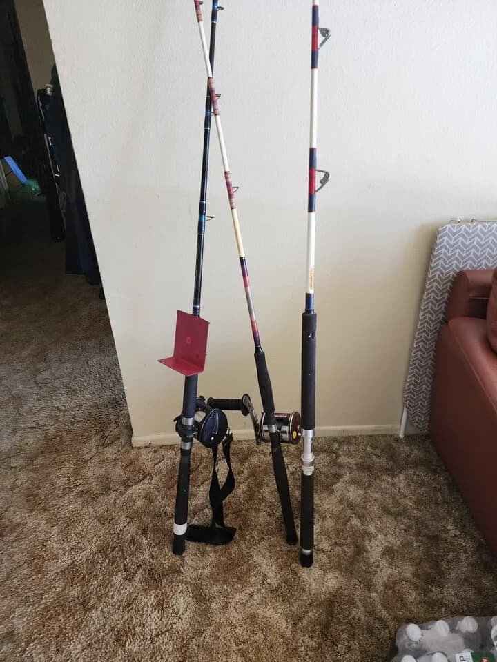 바다낚시대와 릴 팝니다
					기타
					Los Angeles