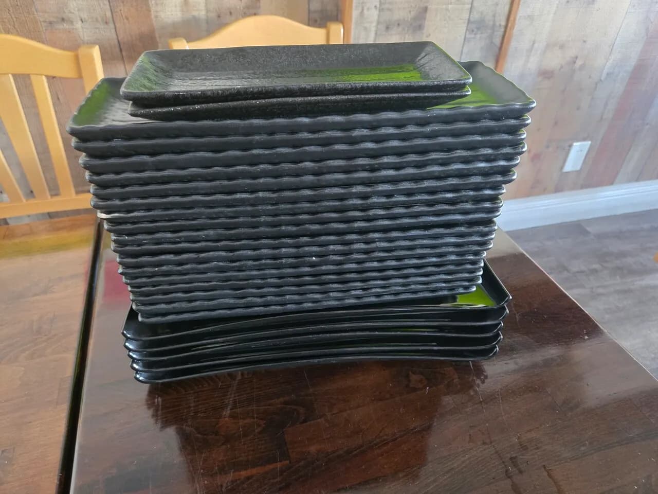 검정 접시 24개
					무빙세일
					Los Angeles Or Orange County