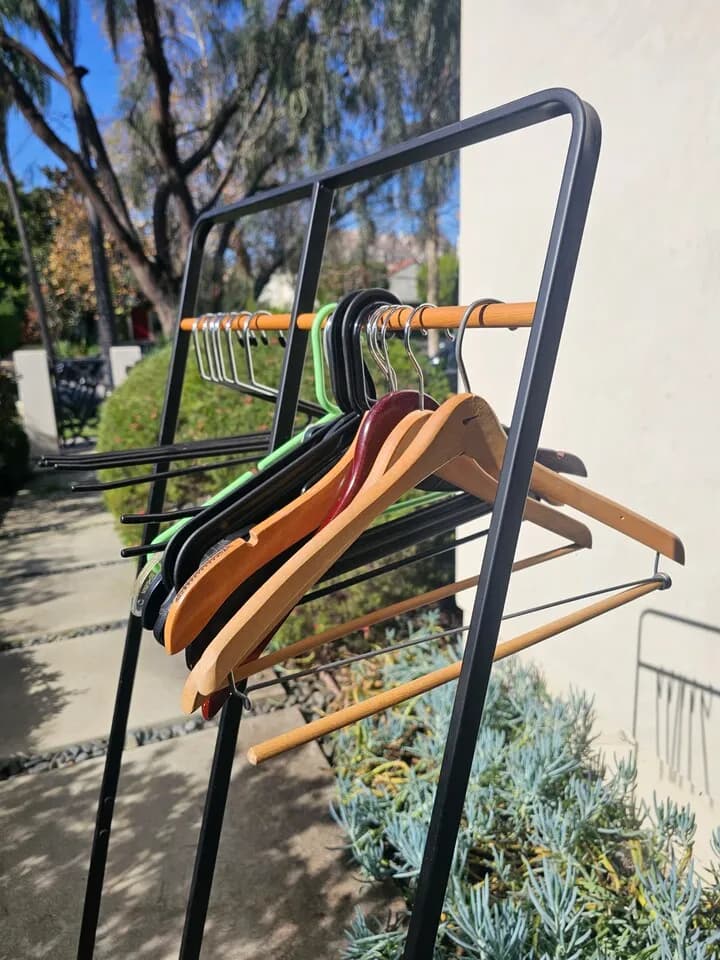 옷걸이 전부
					무빙세일
					Los Angeles