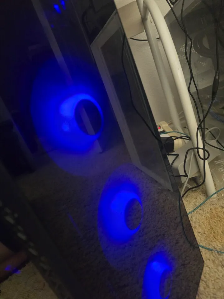 게이밍pc+모니터 팝니다
					전자/가전
					Santa Clarita