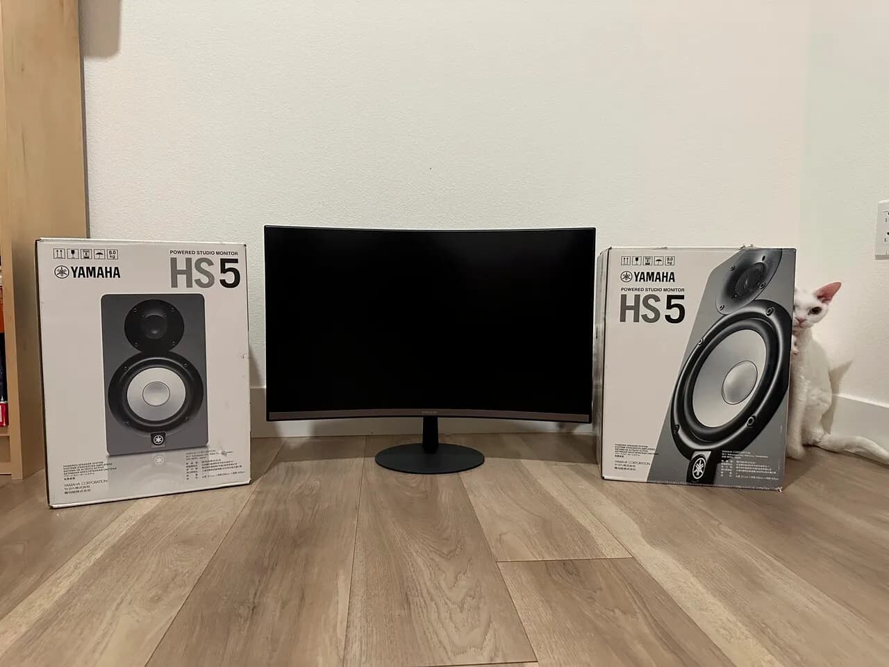 MONITOR 27
					무빙세일
					Los Angeles K- Town