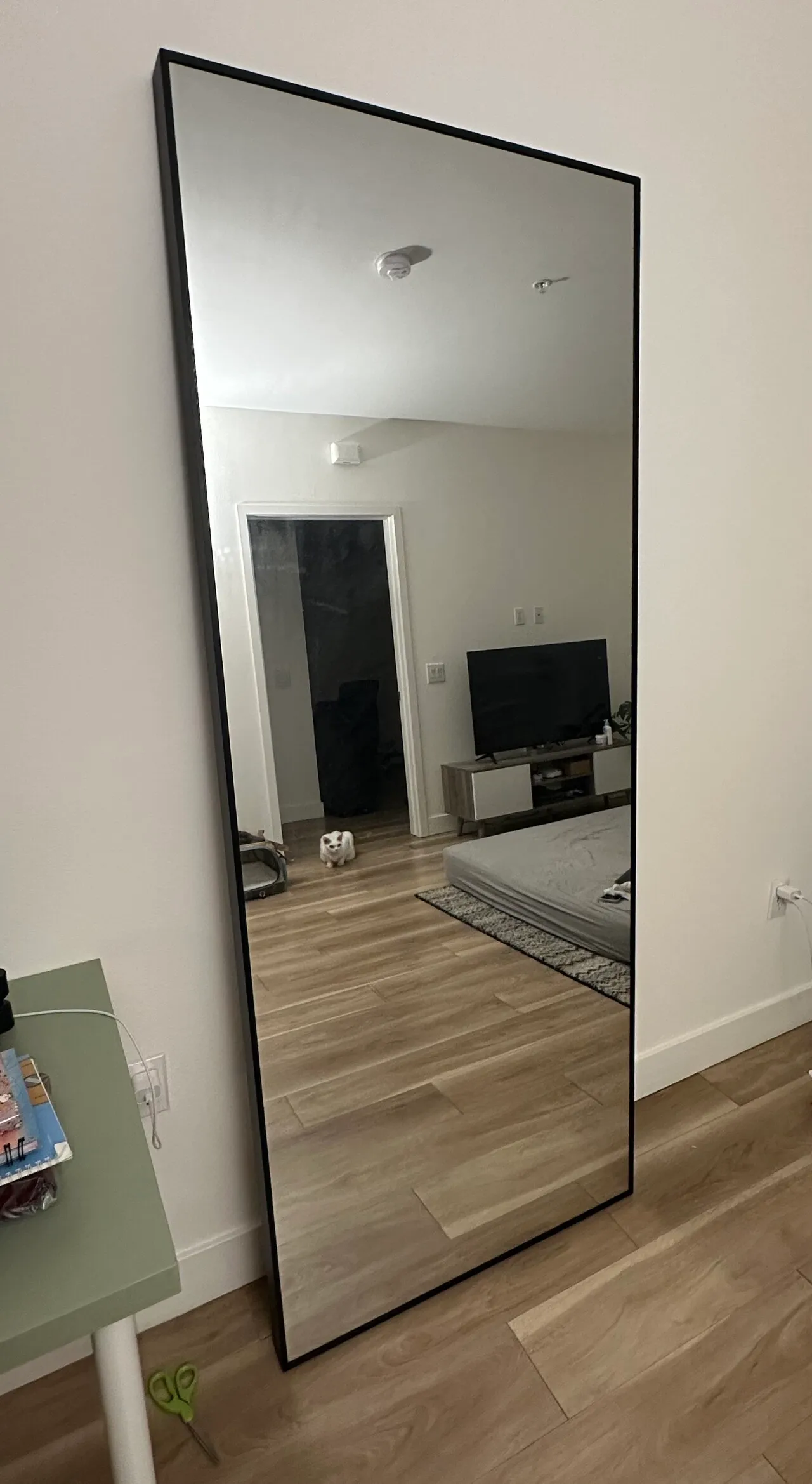 IKEA HOVET MIRROR
					무빙세일
					Los Angeles K Town