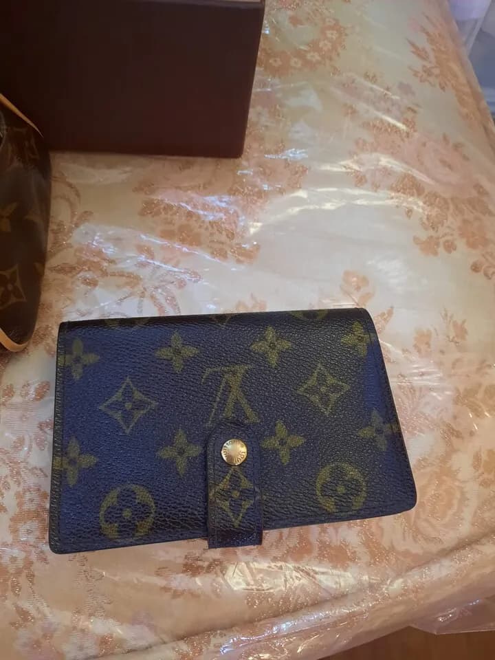 bag and wallet
					의류/패션
					Chinohills