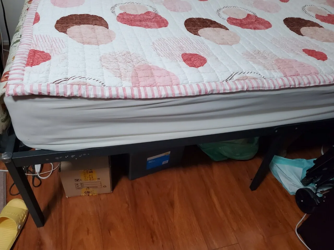 무료나눔 가구- 책장, 퀸 매트리스/메탈 프레임, 원목 책상
					무료나눔
					한인타운