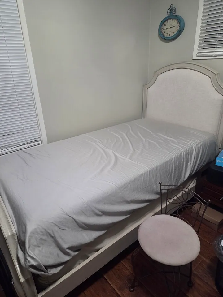 쇼파와 침대(싱글)
					가구
					Fullerton