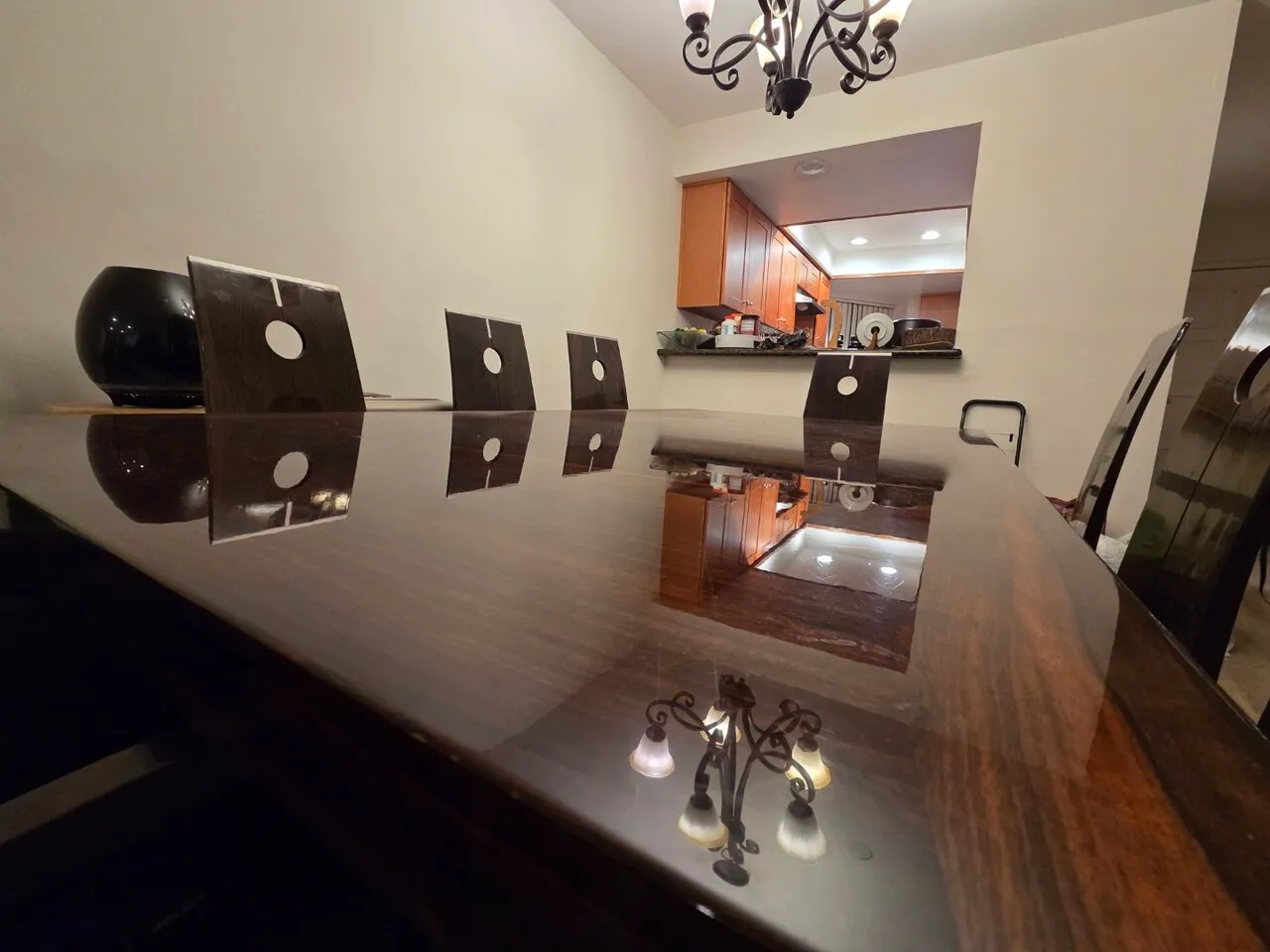 다이닝 테이블 & 의자
					가구
					글렌데일