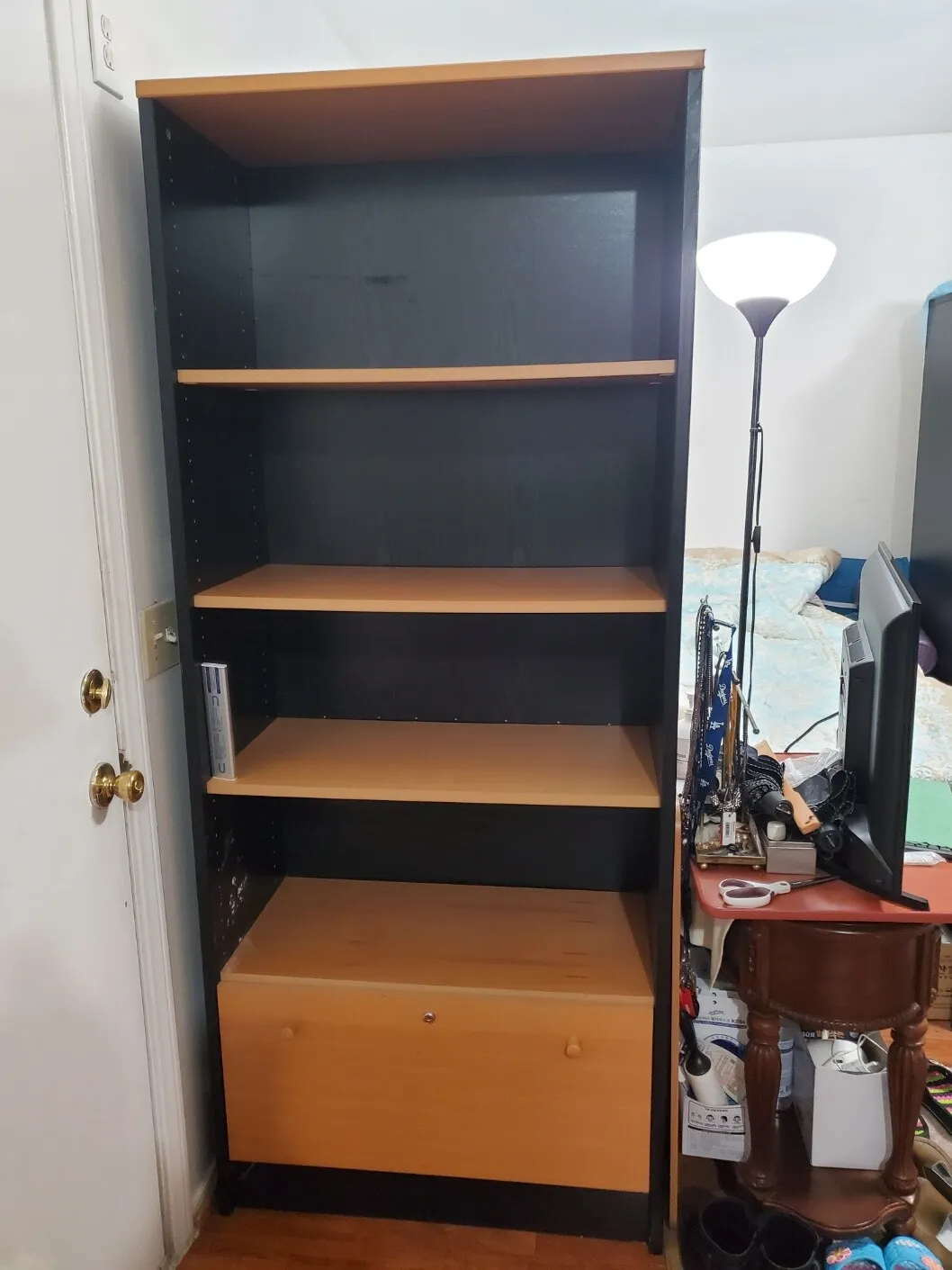 무료나눔 가구- 책장, 퀸 매트리스/메탈 프레임, 원목 책상
					가구
					Los Angeles