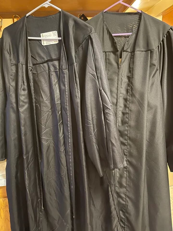 졸업가운,턱시도
					무빙세일
					Los Angeles