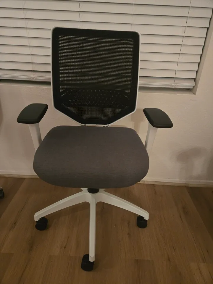 최고급 새의자 $60 LAZBOY Chair new $150
					가구
					Buena Park