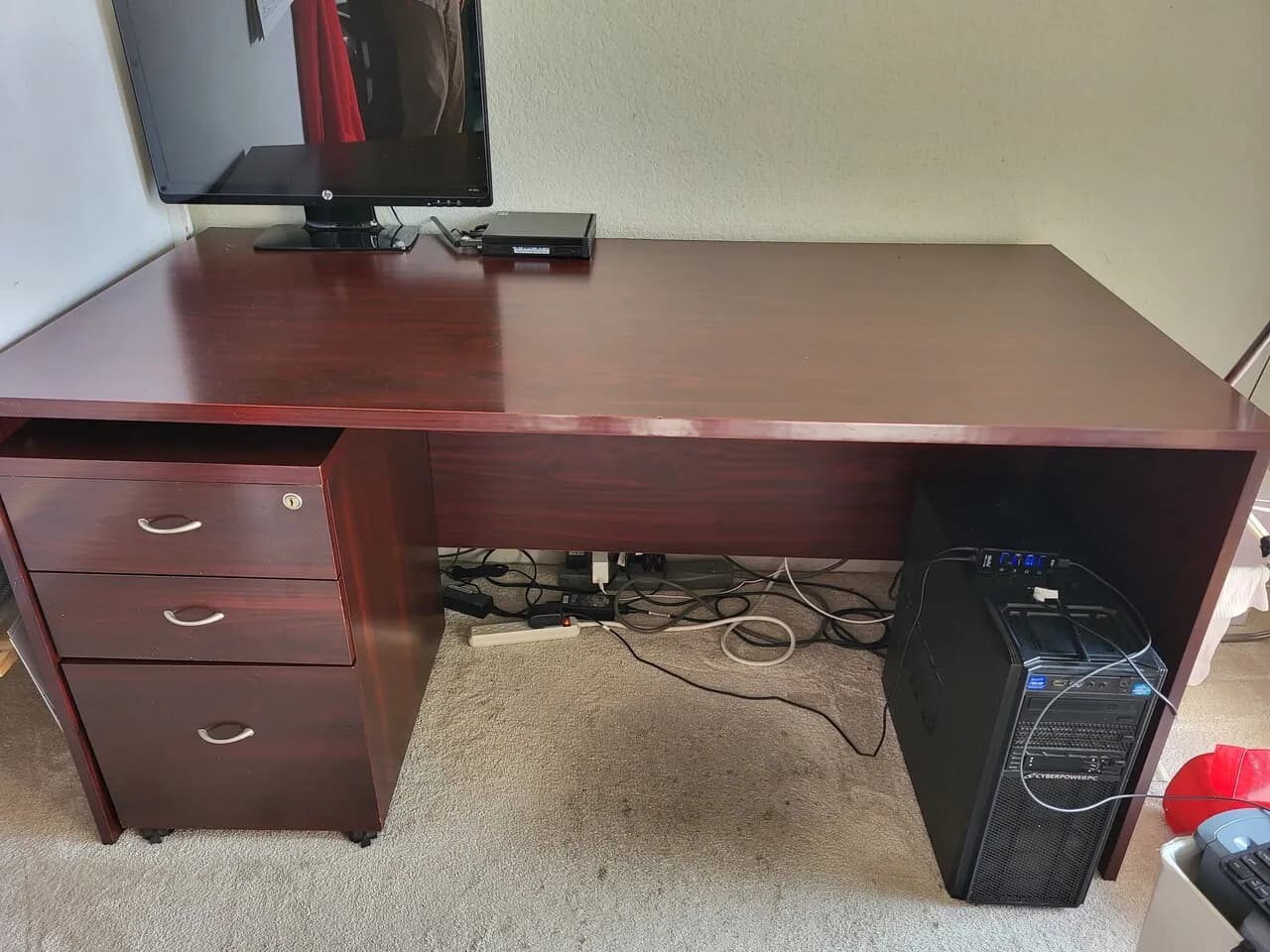 책상 + 이동식 서랍 급하게 팝니다.
					무빙세일
					Glendale