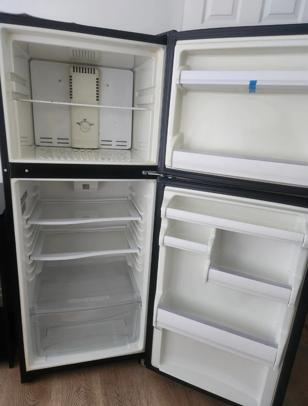 중형 냉장고
					전자/가전
					Los Angeles