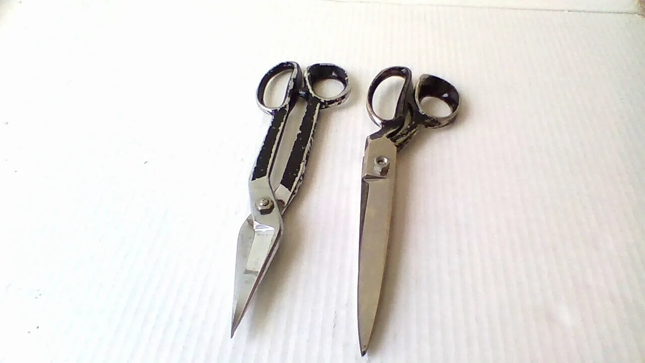 재단가위, 쇠누름, 스테이플러, ........
					무빙세일
					한인타운