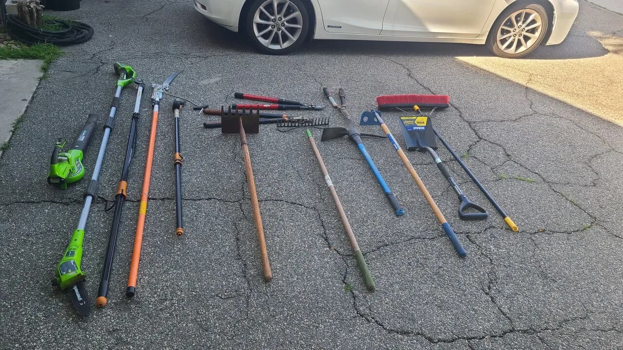 공구 세일 입니다
					무빙세일
					Granada Hills