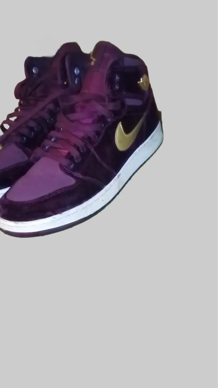 Air Jordan 1 Nitro Night Maroon Velvet GS
					운동/건강
					가디나