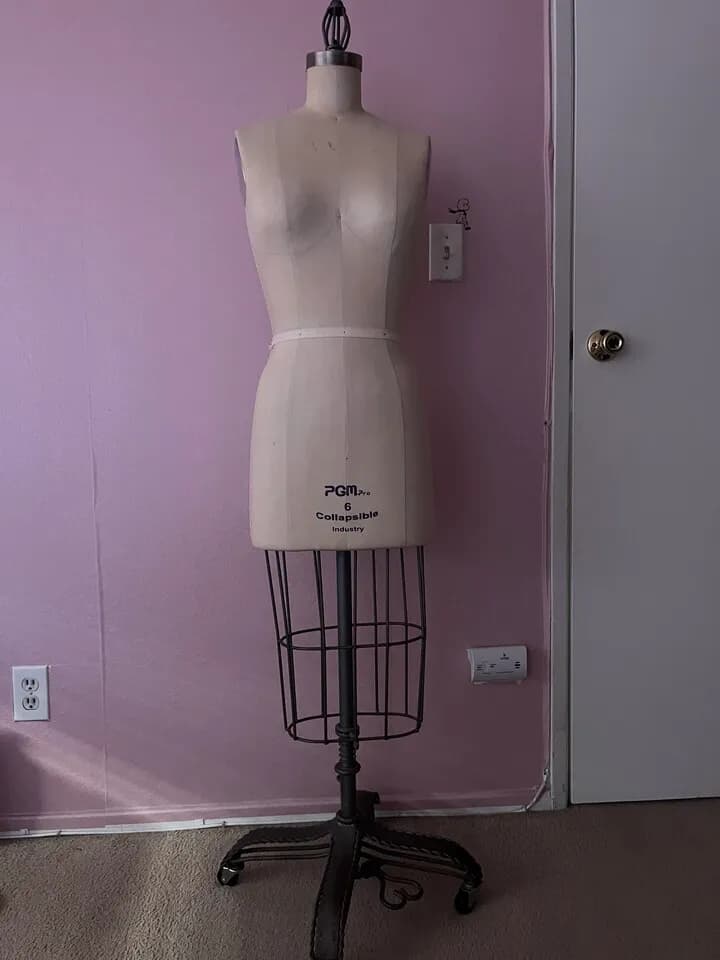 패턴 디자인 마네킹
					무빙세일
					La 한인타운