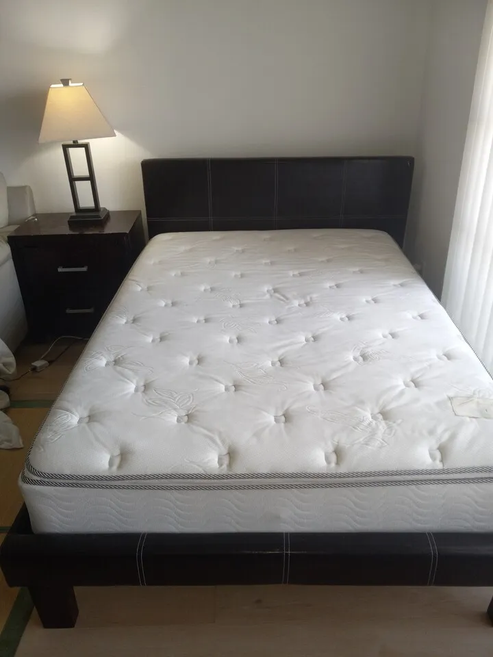 귀국급매 소파 등등
					무빙세일
					Los Angeles