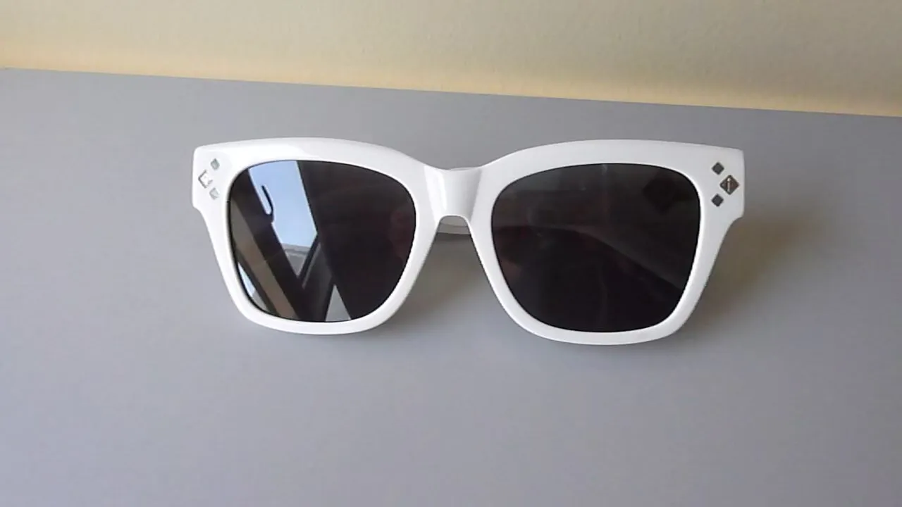 최고 명품-NEW-ITALY-DIOR-디올-WHITE-선글라스
					의류/패션
					Los Angeles