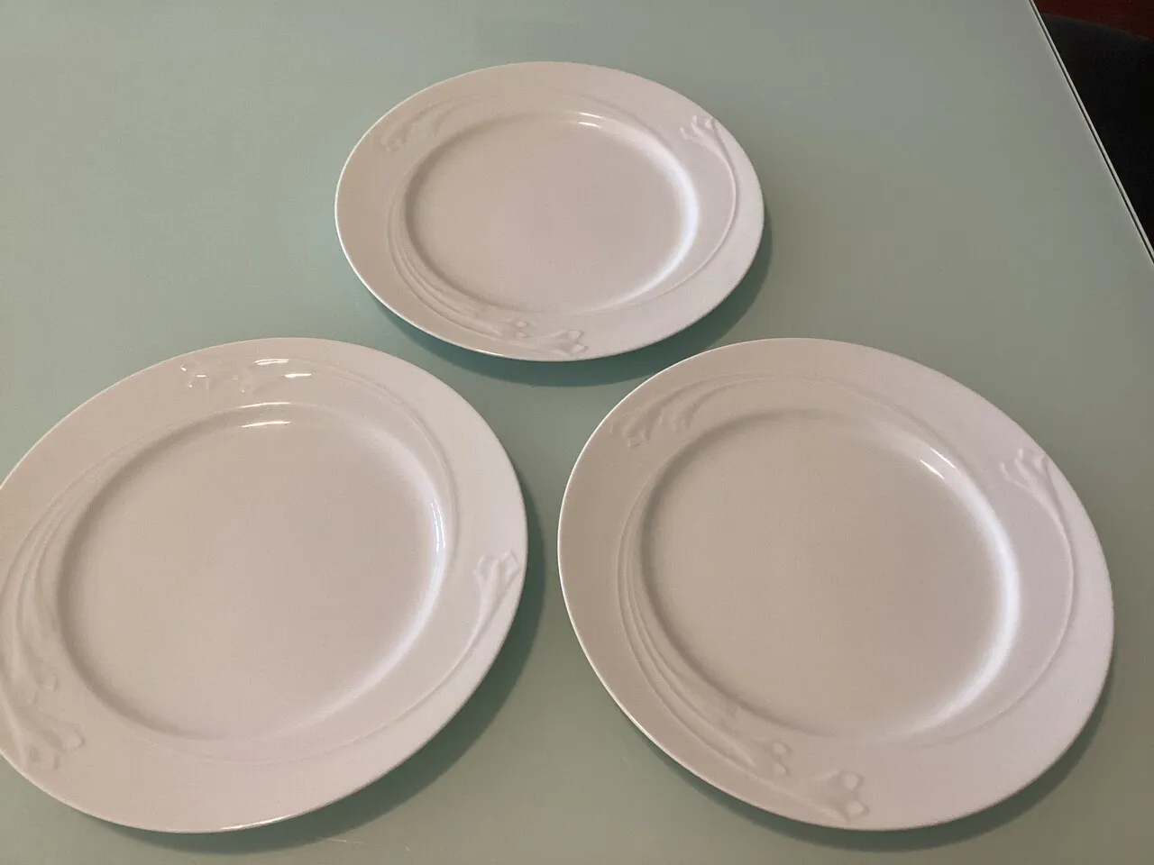 그릇들..( 전부 10불 )
					무빙세일
					한인타운