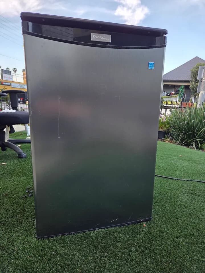 소형 냉장고
					무빙세일
					Los Angeles