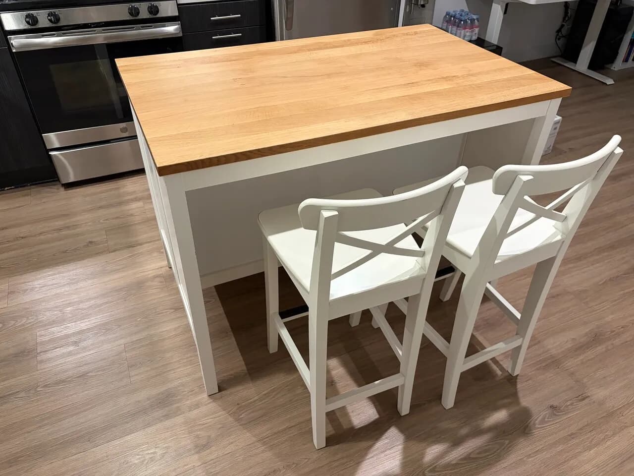 이케아 아일랜드 식탁 + 의자 팝니다.
					무빙세일
					La Ktown